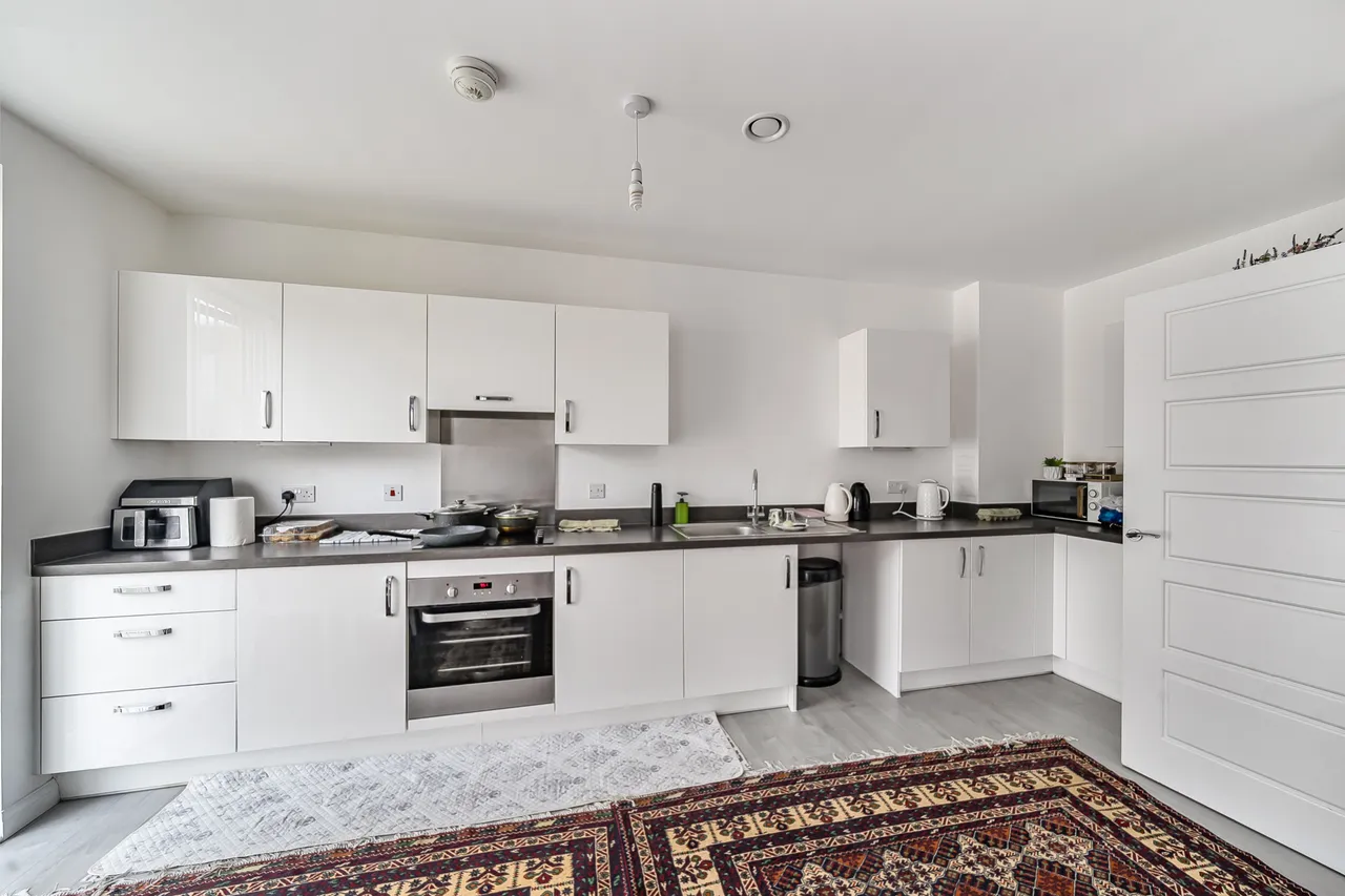 2 bed flat for sale — Flat 7, 9 Trobridge Parade, London