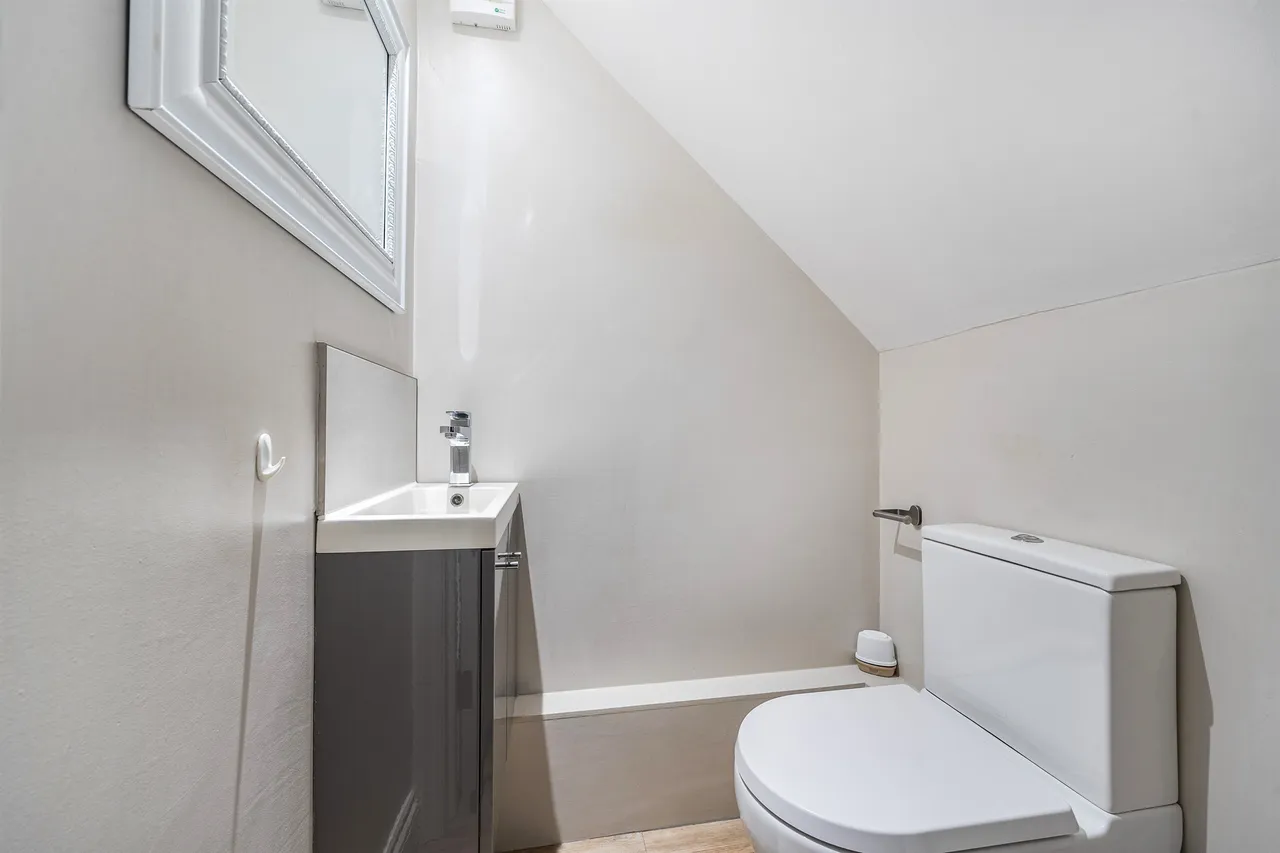 Crawley Down Road, Felbridge, RH19, photo 19