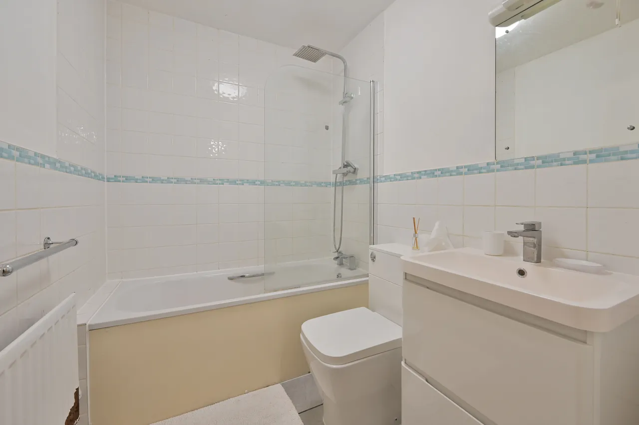 15 Royal Court, Queen Marys Avenue, Watford, photo 7