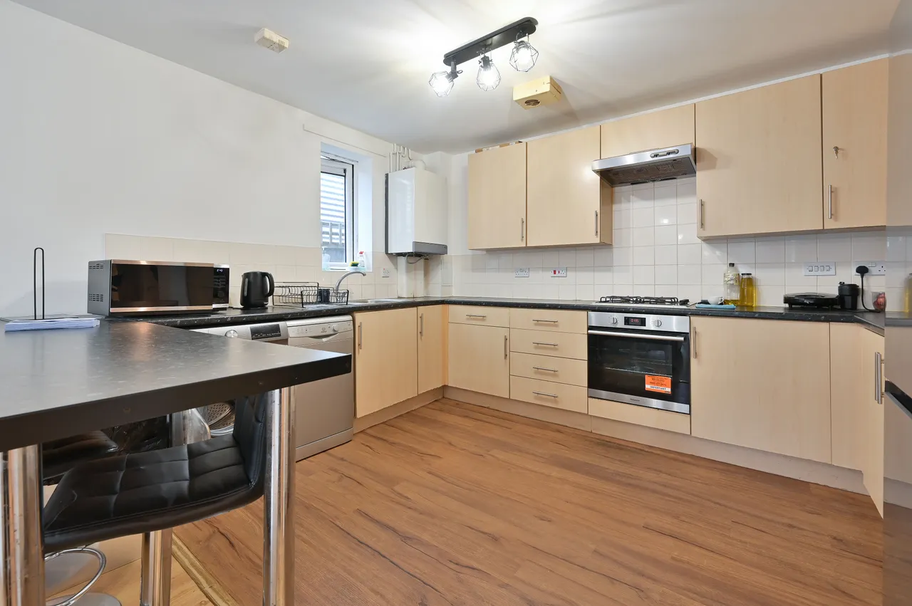 15 Royal Court, Queen Marys Avenue, Watford, photo 3