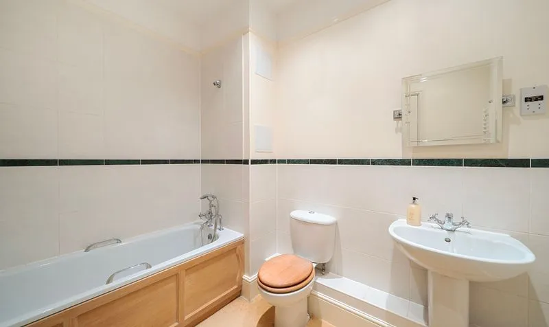 Horton Crescent, Epsom, KT19, photo 15