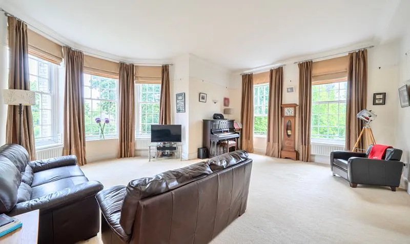 Horton Crescent, Epsom, KT19, photo 3