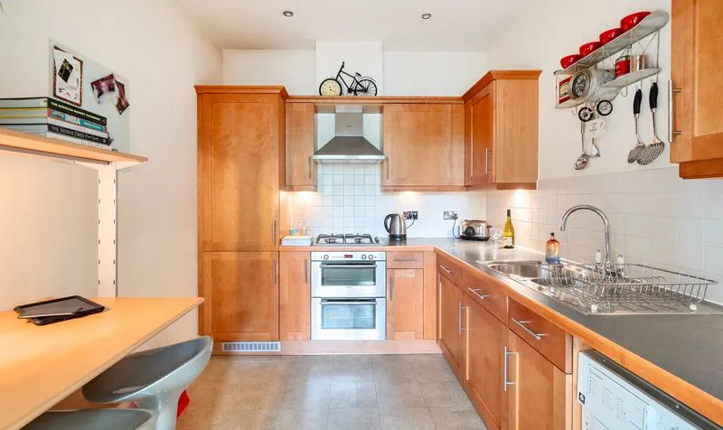 Horton Crescent, Epsom, KT19, photo 2