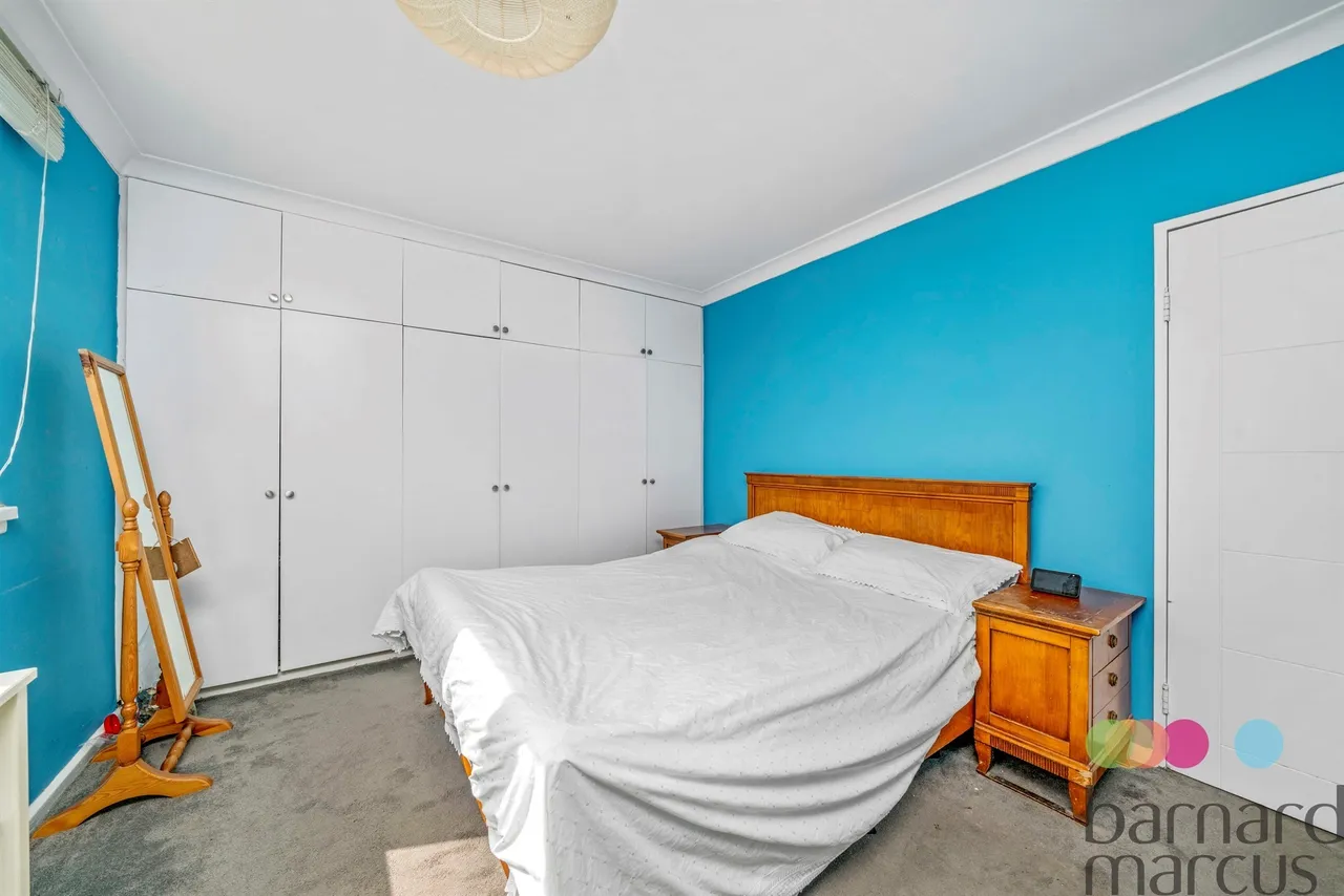Bowes Road, London, N11, photo 7