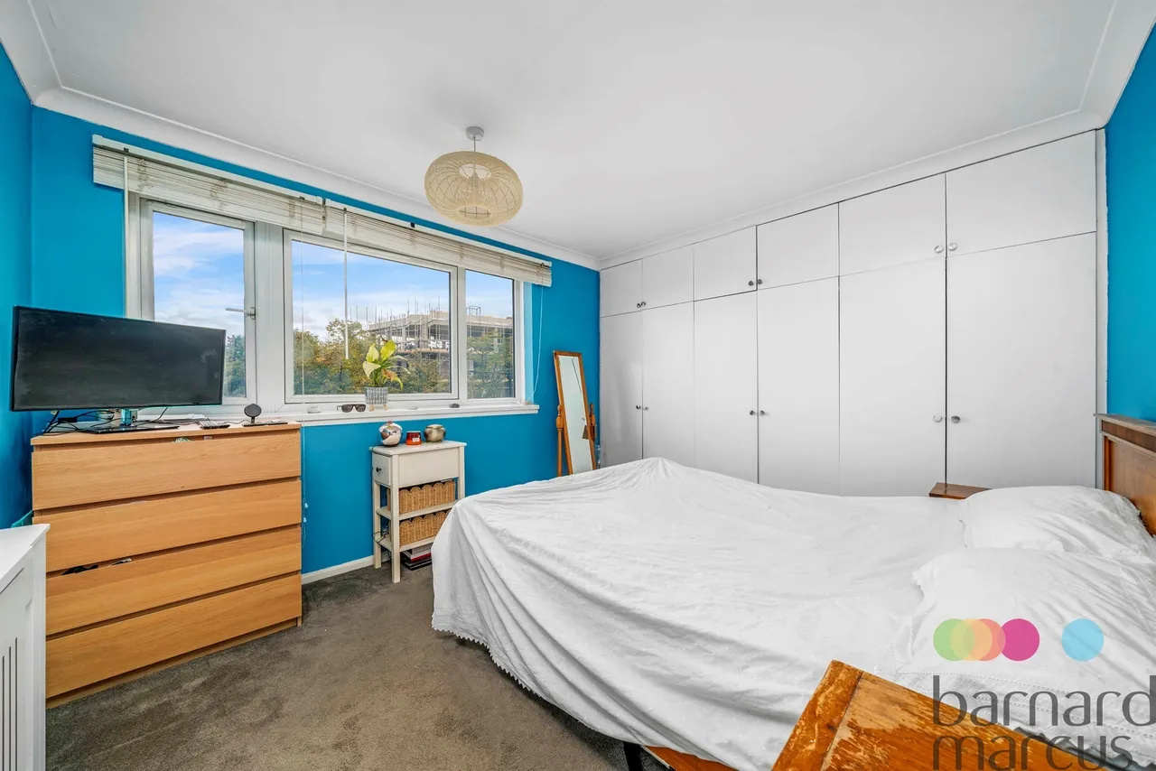 Bowes Road, London, N11, photo 5