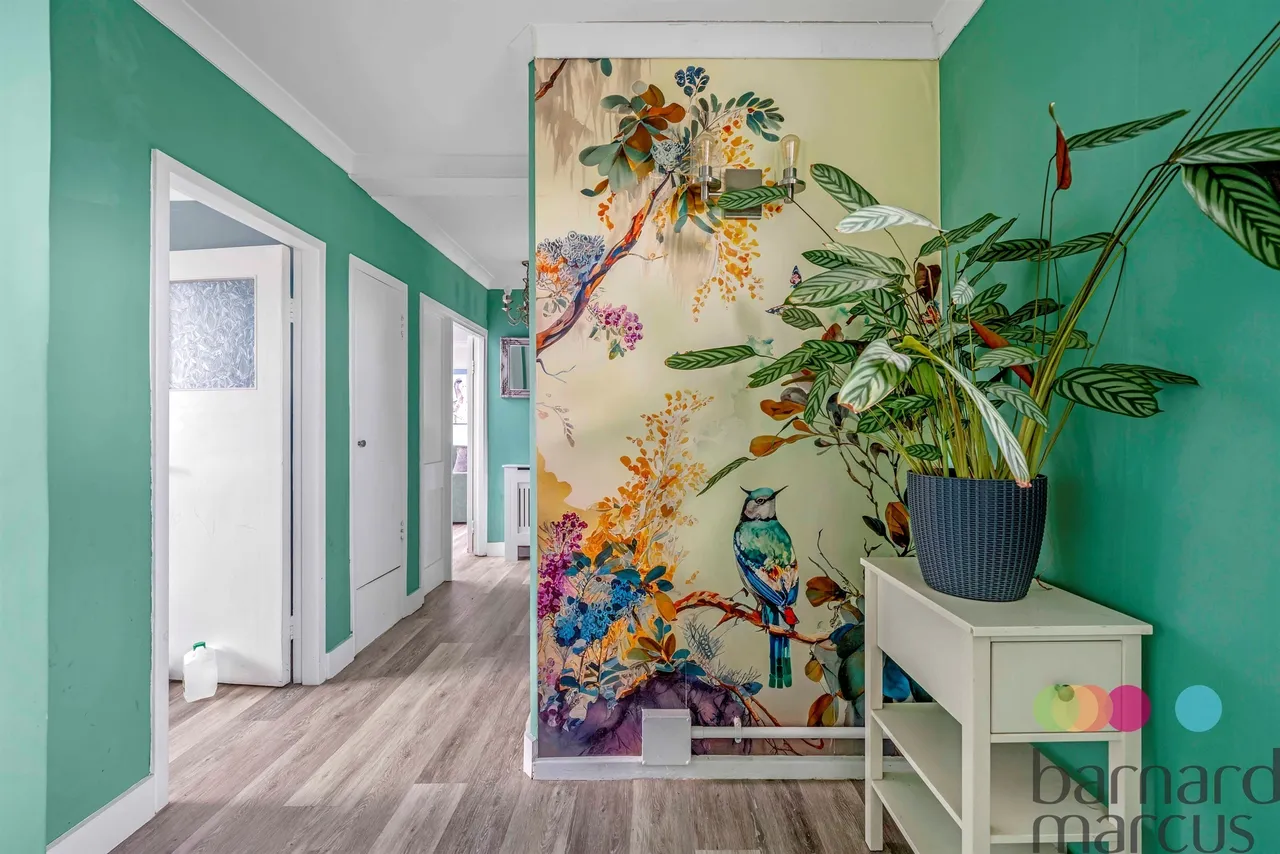 Bowes Road, London, N11, photo 6