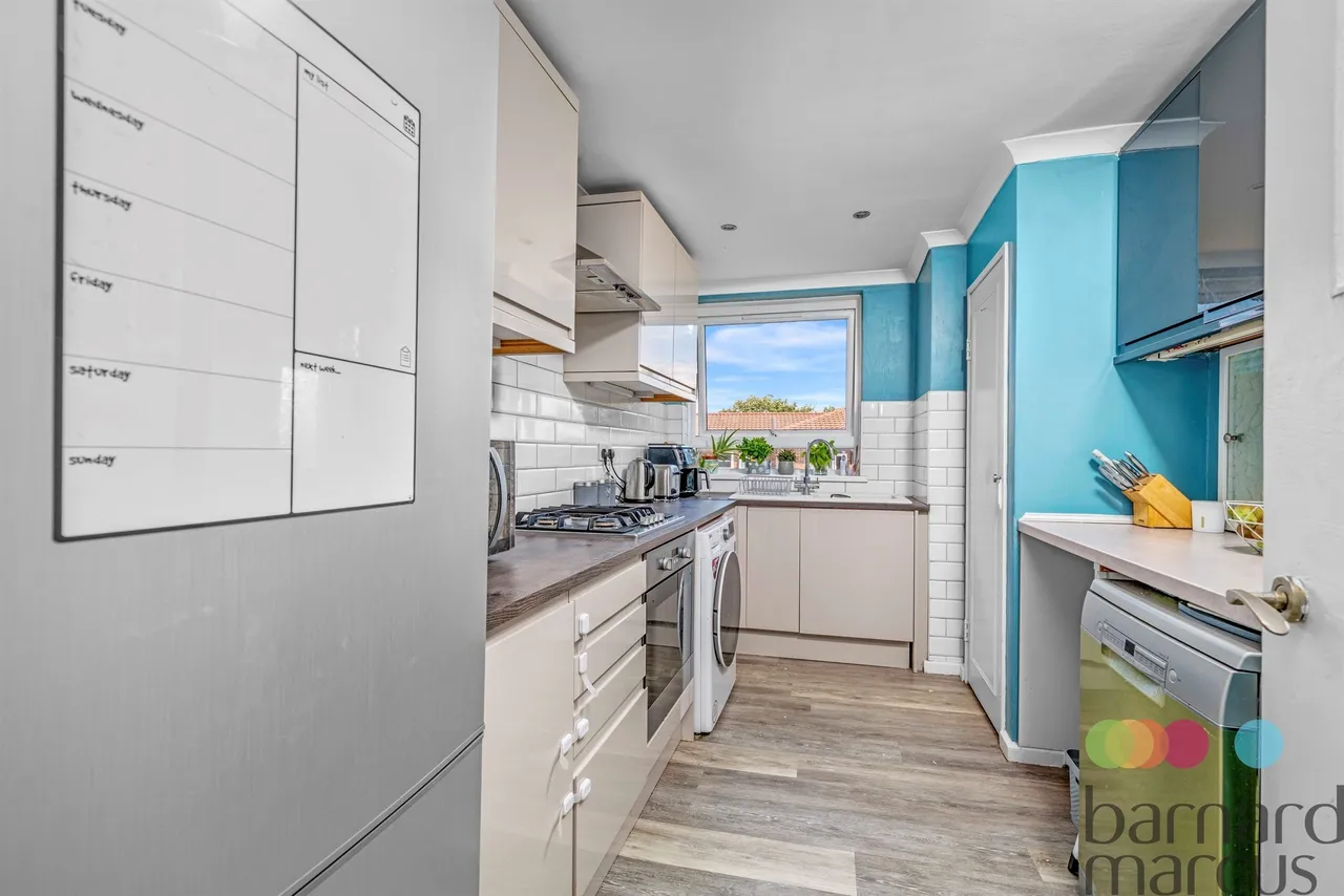 Bowes Road, London, N11, photo 16