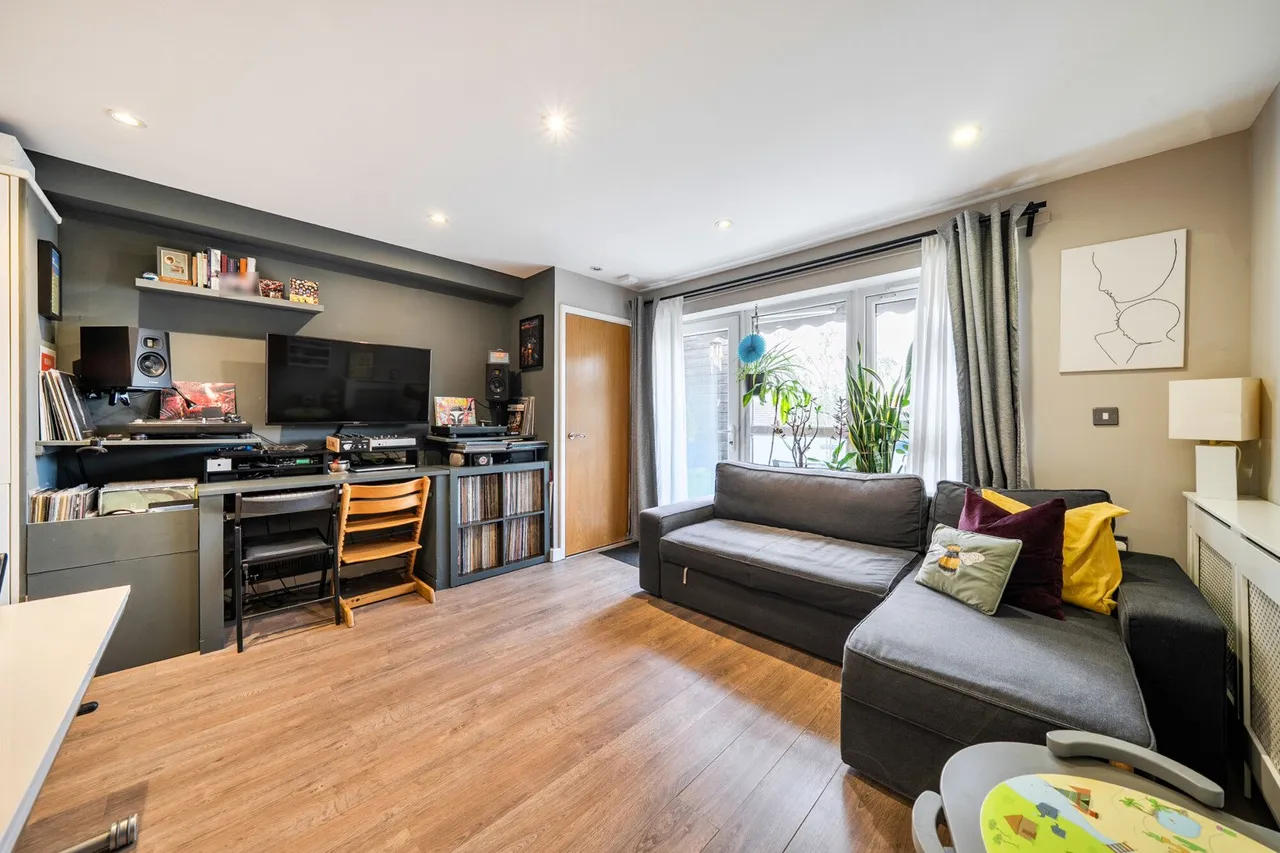 1 bed flat for sale — Sumner Road, SE15