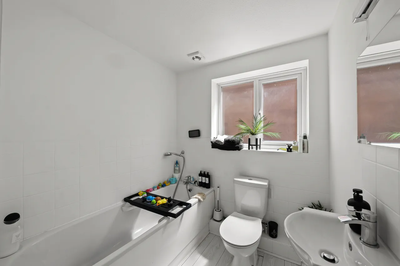 Cotswold Way, WORCESTER PARK, Surrey, Worcester Park, KT48LN, photo 12