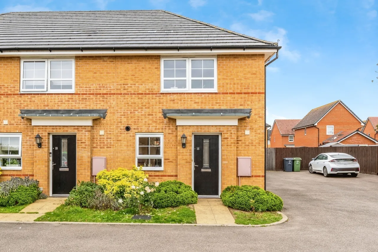 3 bed house for sale — Valetta Drive, Carbrooke, Thetford, Norfolk, IP25