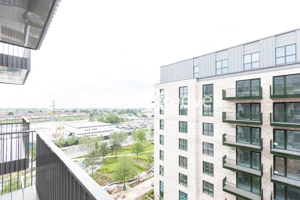 Greenleaf Walk, Southall, UB1, photo 13