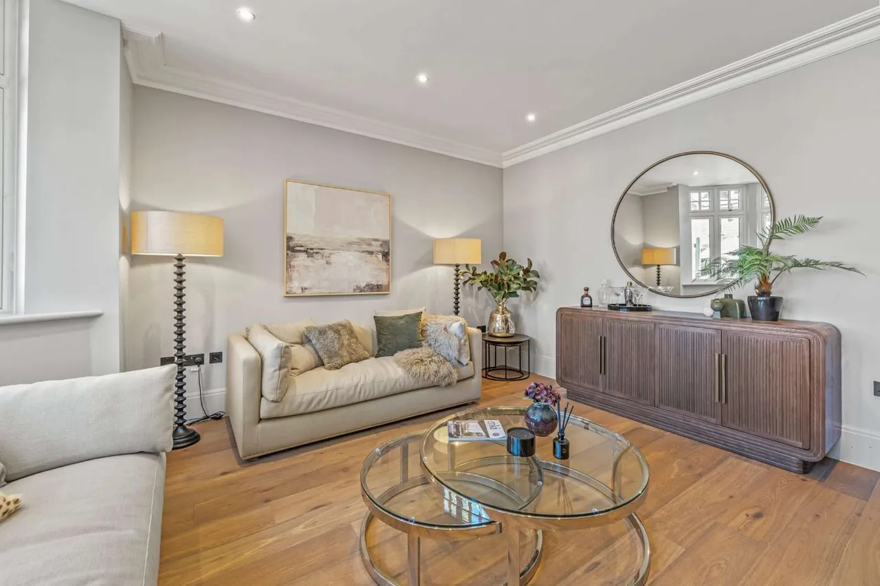 Udney Park Road, Teddington, TW11, photo 2