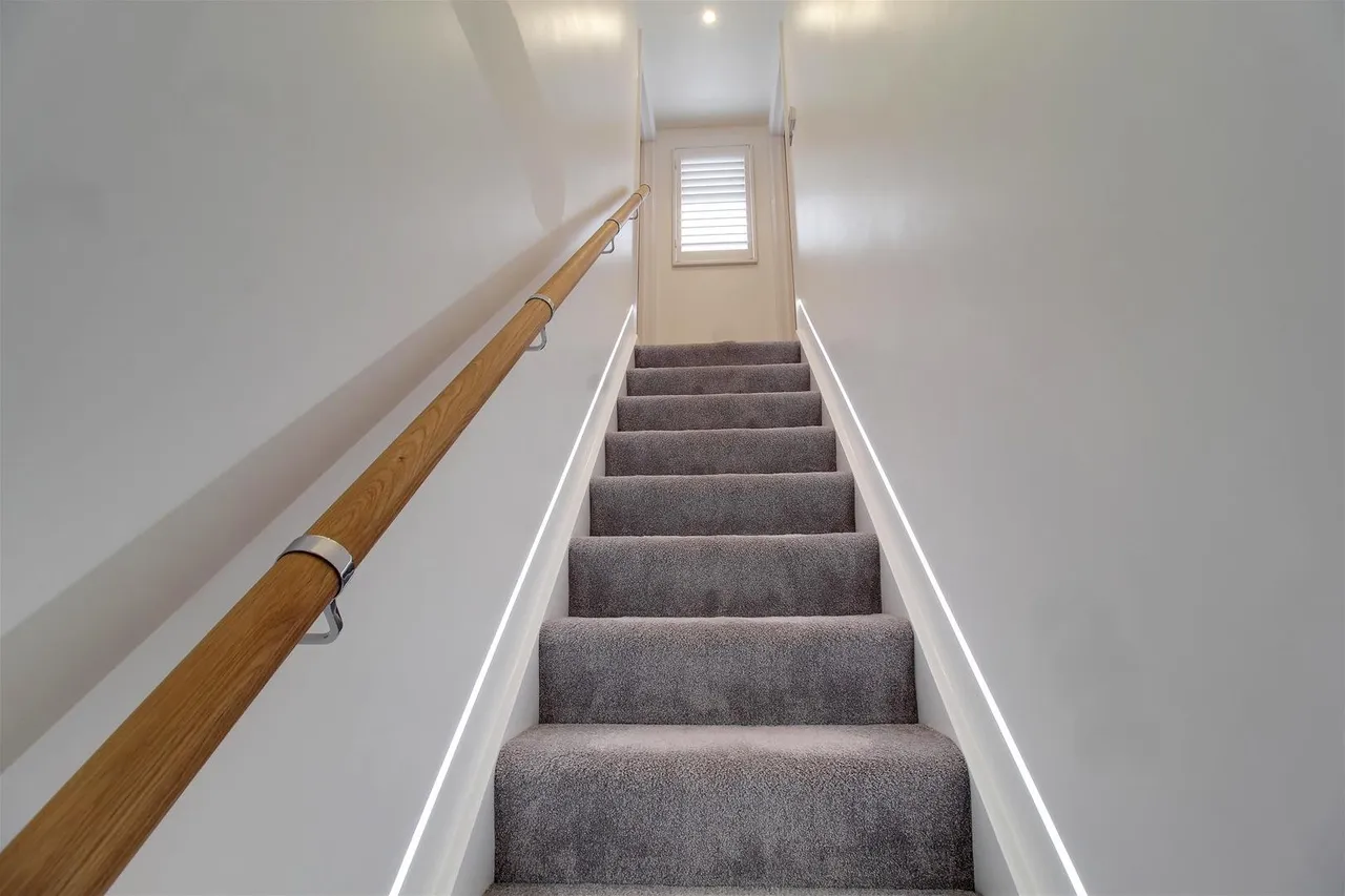 Rushfield, Potters Bar, Hertfordshire EN6 3HN, photo 19