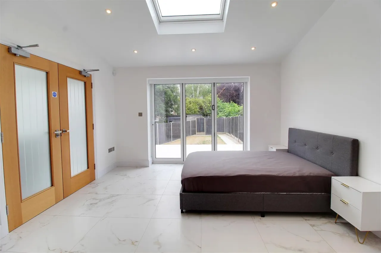 Rushfield, Potters Bar, Hertfordshire EN6 3HN, photo 12