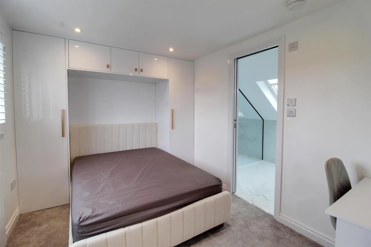 Rushfield, Potters Bar, Hertfordshire EN6 3HN, photo 22
