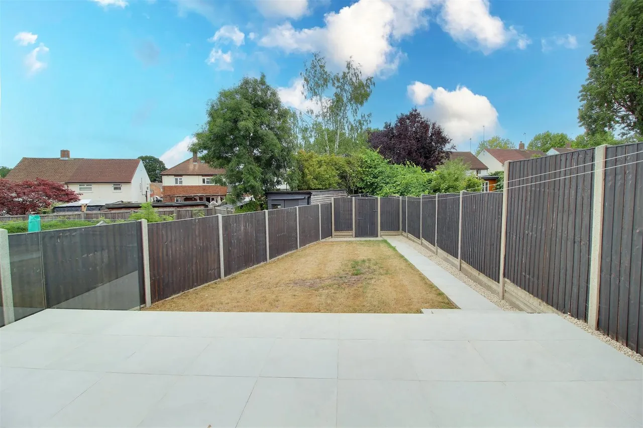 Rushfield, Potters Bar, Hertfordshire EN6 3HN, photo 24