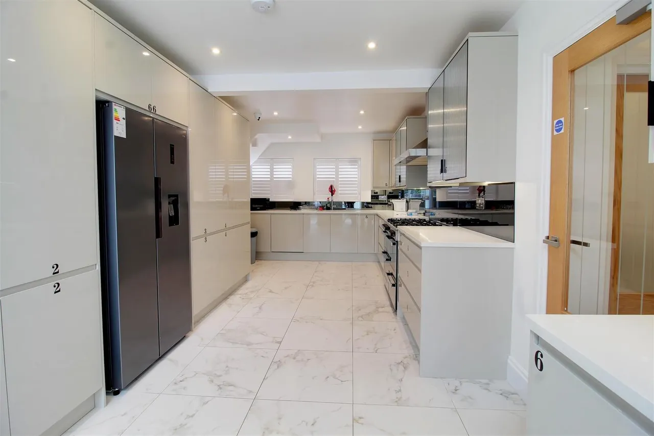 Rushfield, Potters Bar, Hertfordshire EN6 3HN, photo 14