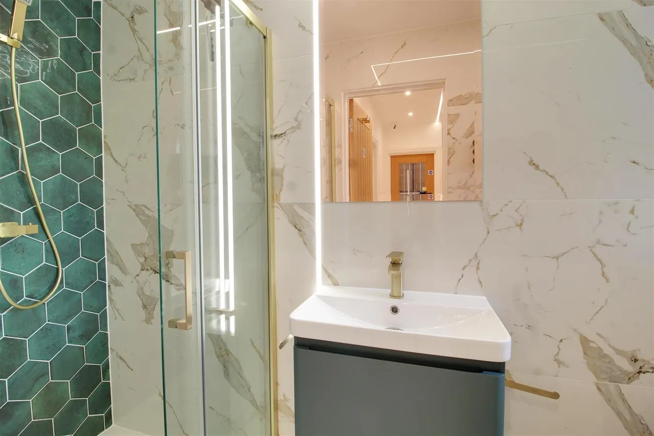 Rushfield, Potters Bar, Hertfordshire EN6 3HN, photo 6