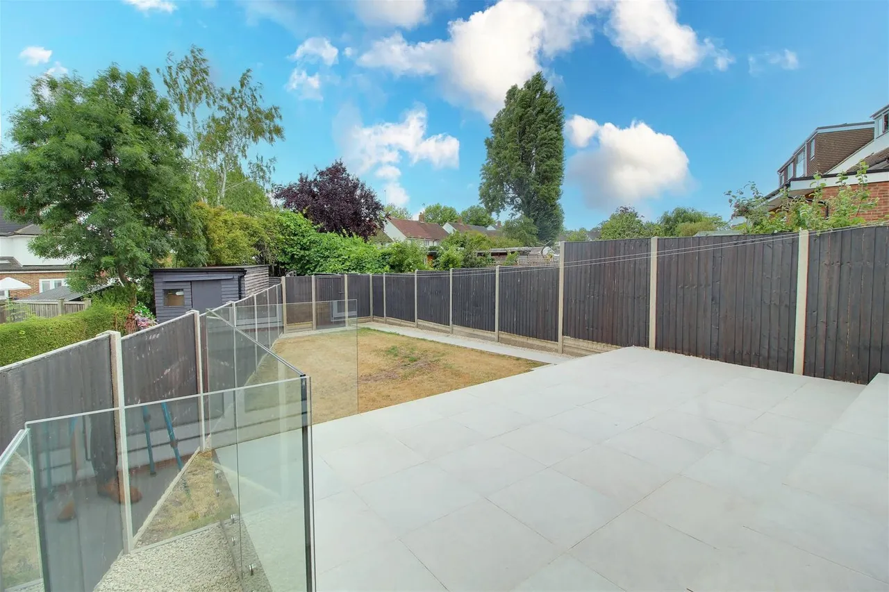 Rushfield, Potters Bar, Hertfordshire EN6 3HN, photo 4