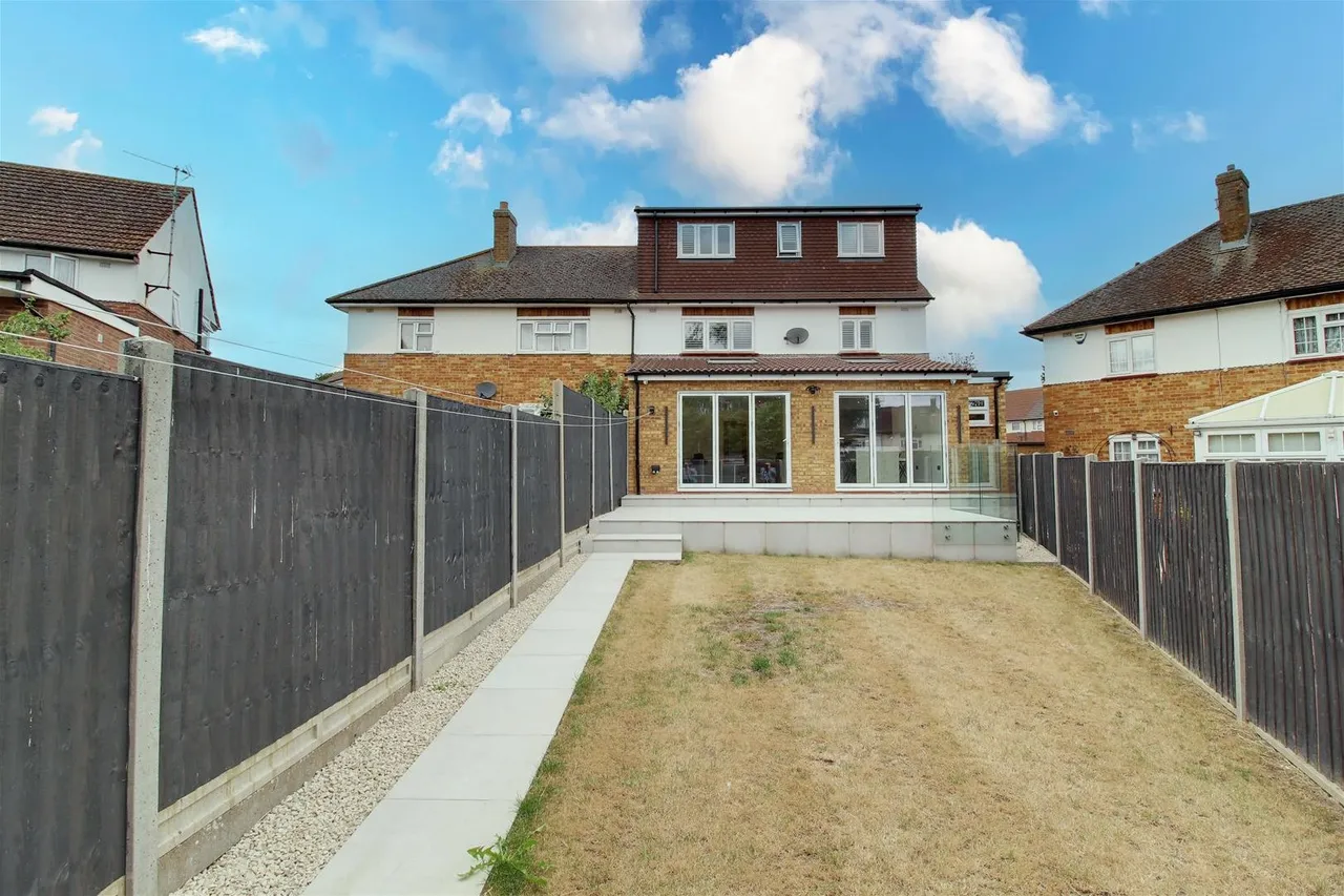 Rushfield, Potters Bar, Hertfordshire EN6 3HN, photo 10