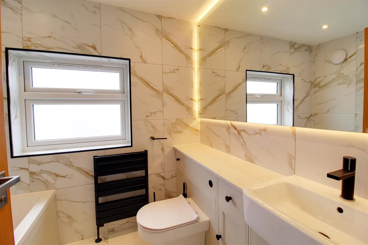 Rushfield, Potters Bar, Hertfordshire EN6 3HN, photo 9