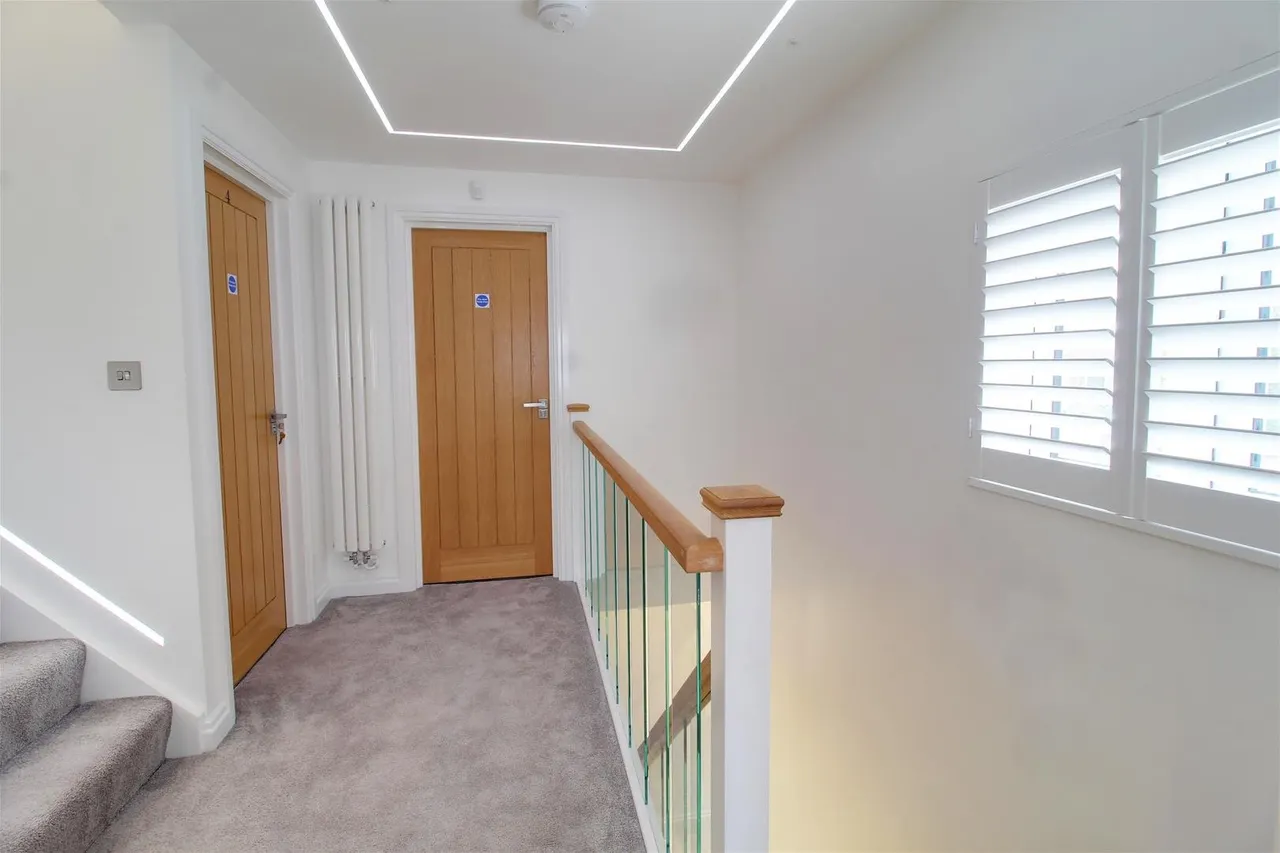 Rushfield, Potters Bar, Hertfordshire EN6 3HN, photo 17
