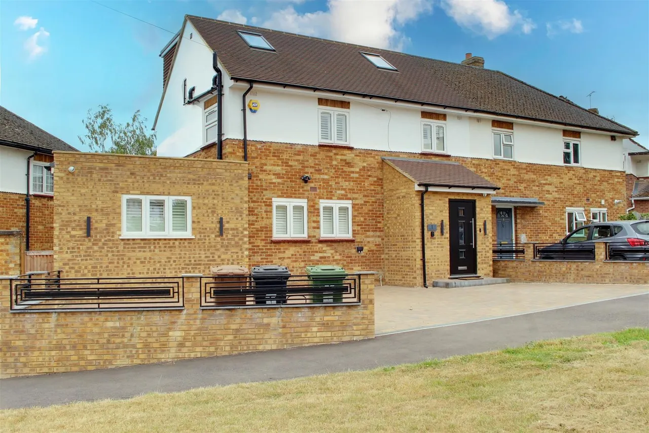 5 bed house for sale — Rushfield, Potters Bar, Hertfordshire EN6 3HN