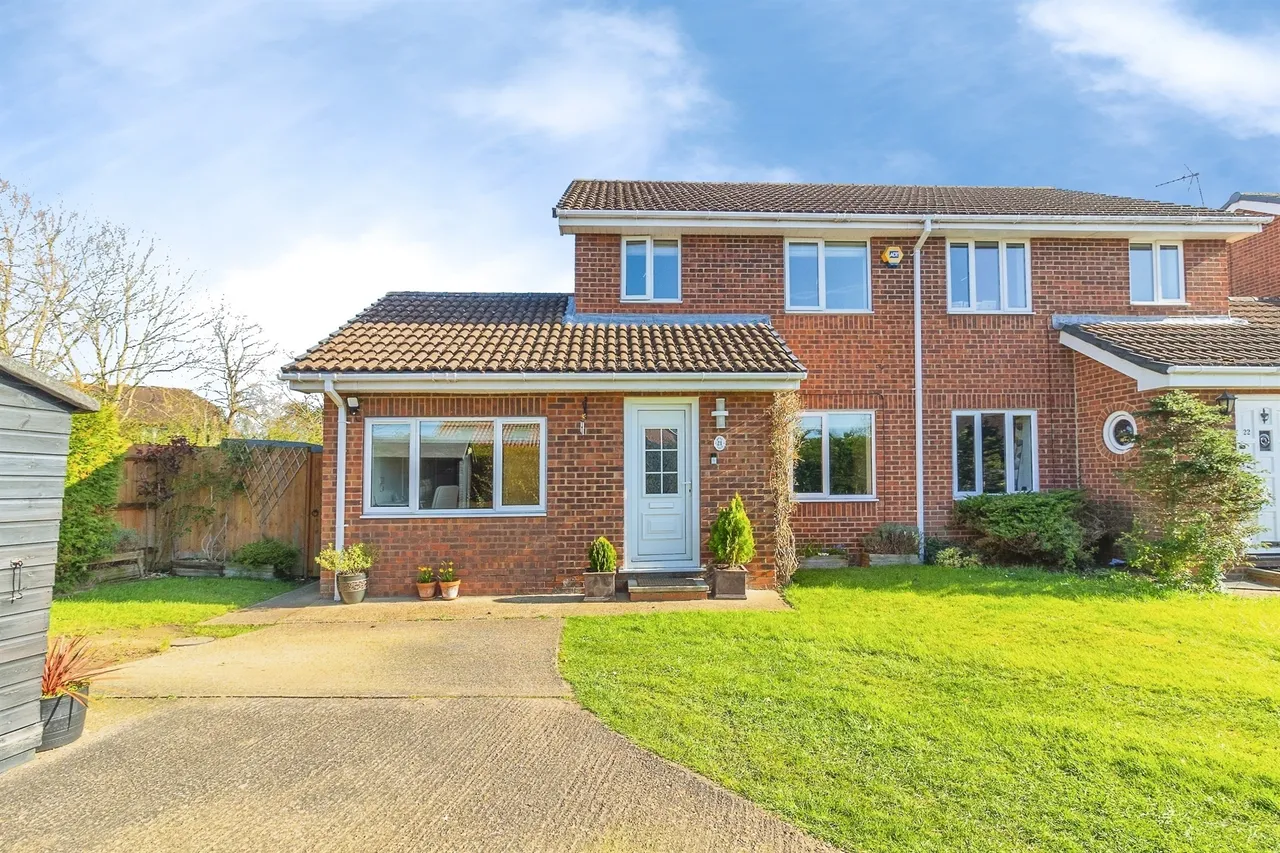 4 bed house for sale — Friary Gardens, Newport Pagnell