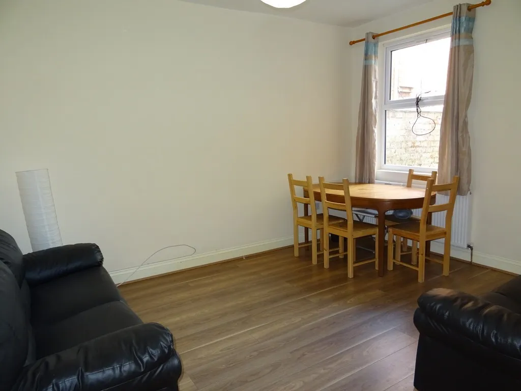 Kingsland Avenue, Earlsdon, photo 2