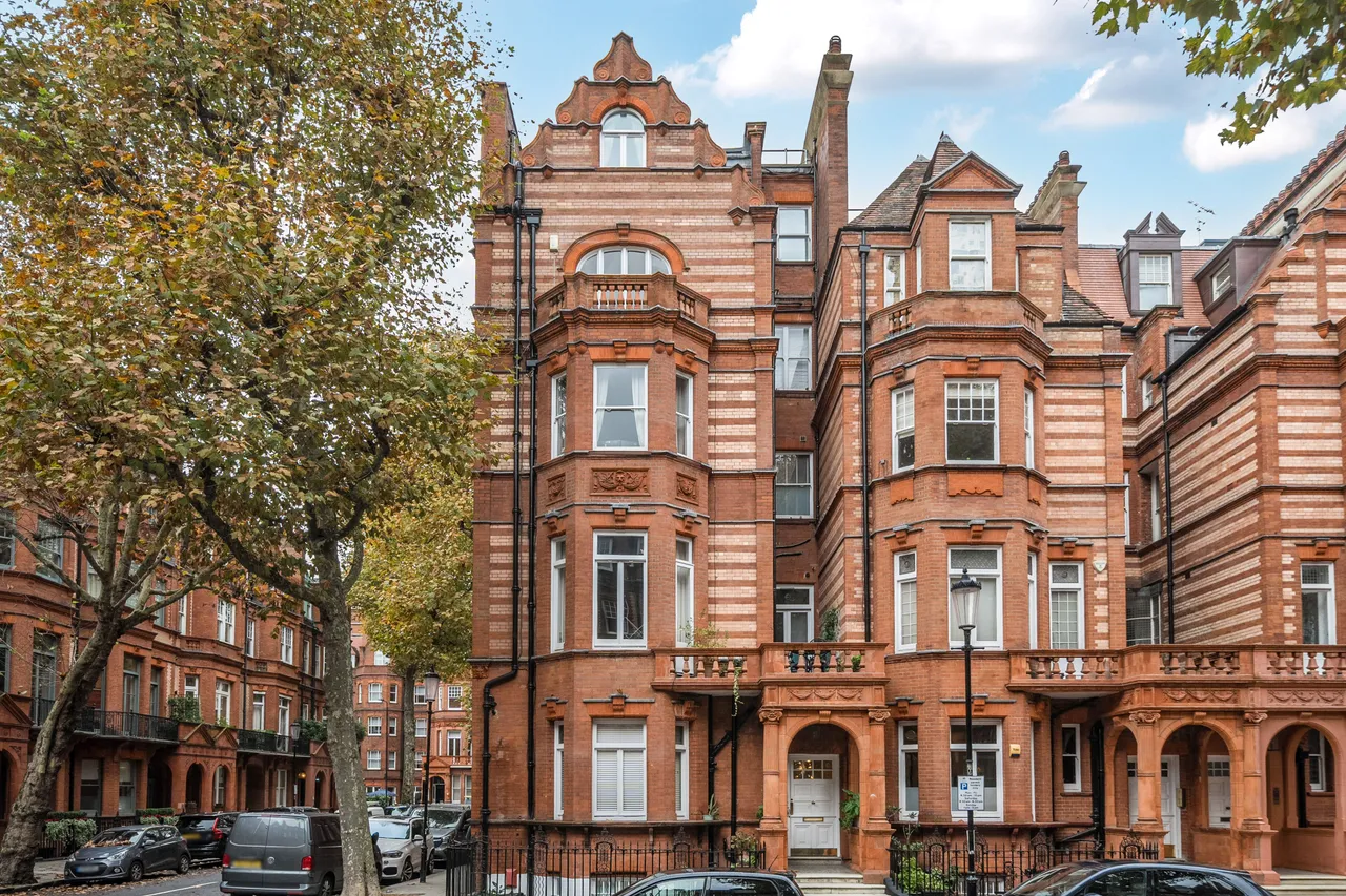 1 bed flat for sale — Flat 4, 36 Sloane Gardens, London