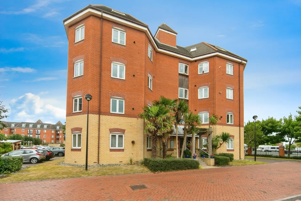 2 bed flat for sale, Quebec Quay, Liverpool, L3