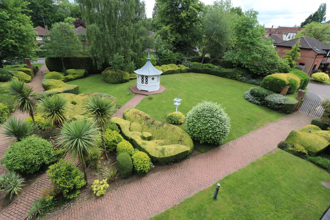 Booths Court, Brentwood, photo 2