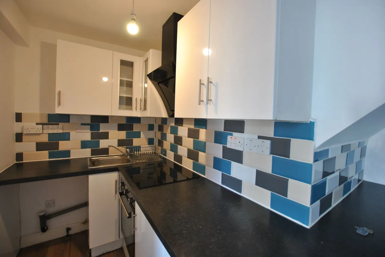 Rainham Road, Gillingham, Kent, ME7 5NG, photo 4