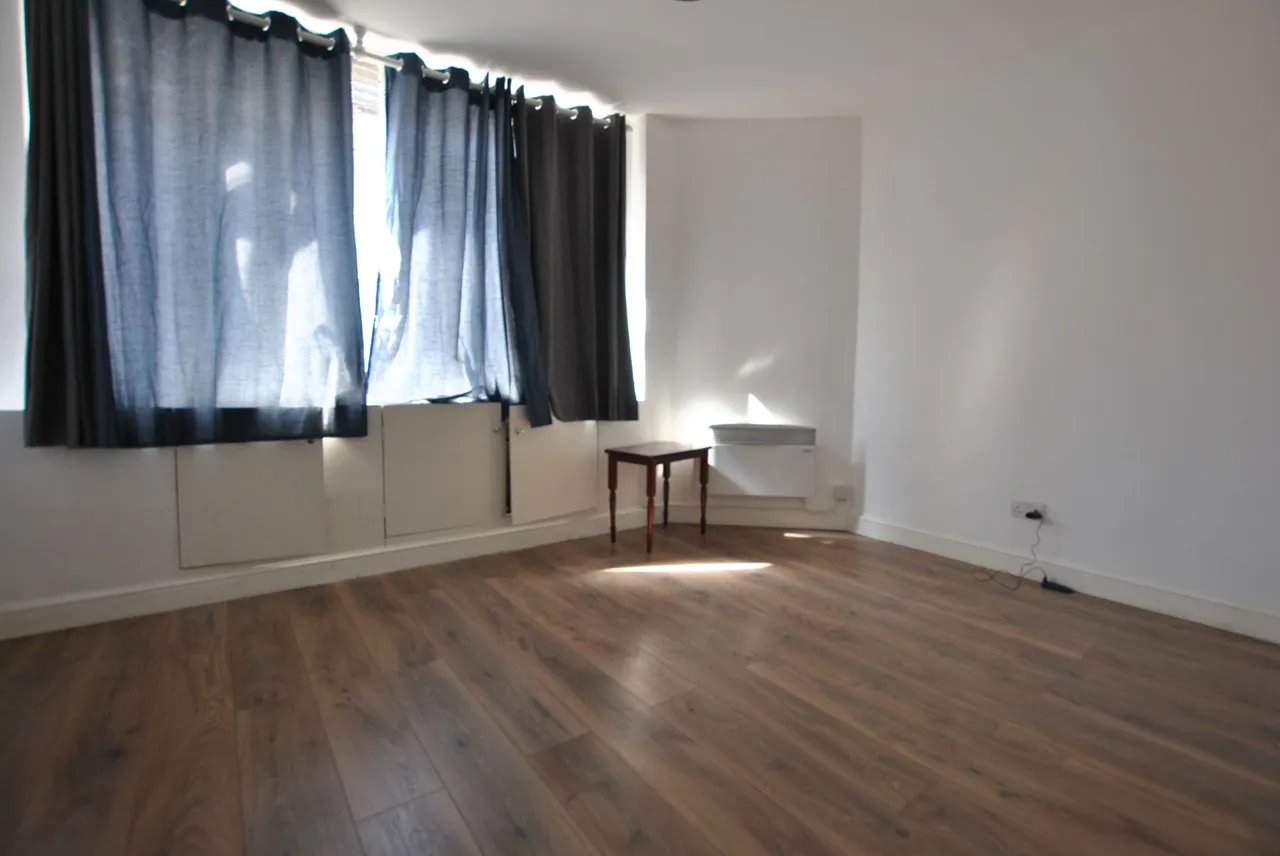 Rainham Road, Gillingham, Kent, ME7 5NG, photo 6