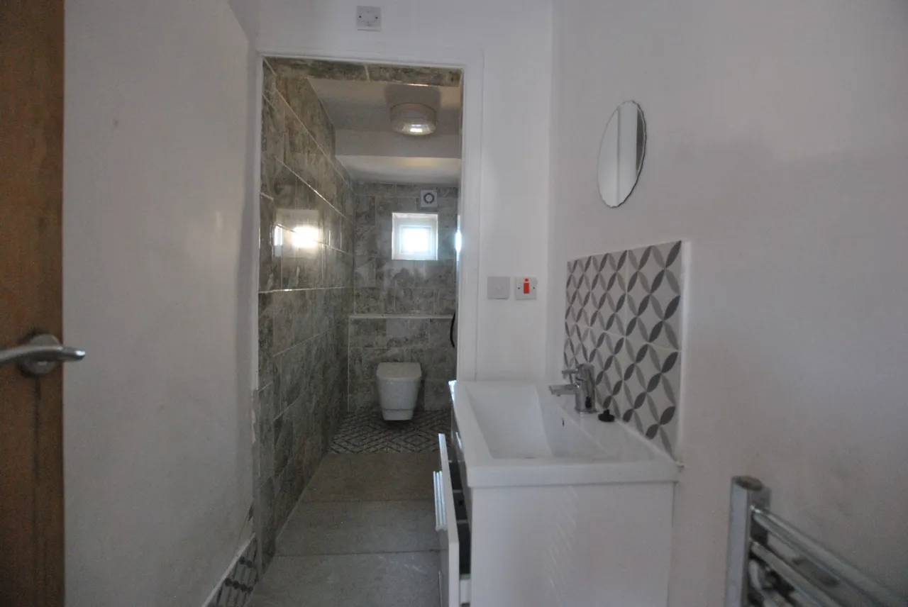 Rainham Road, Gillingham, Kent, ME7 5NG, photo 7