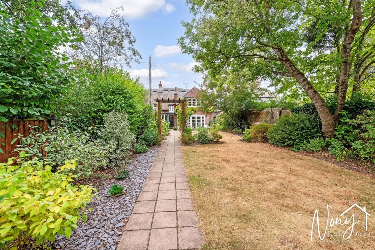 Avington Park Lane, Easton, photo 4