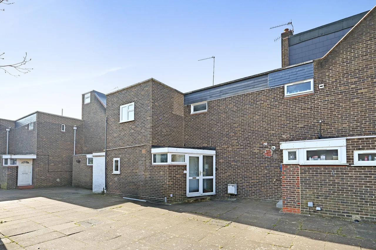 3 bed house for sale, Friendship Walk, Northolt, UB5