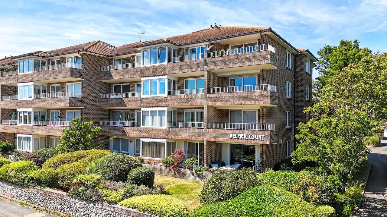 3 bed flat for sale — Belmer Court, Grand Avenue, Worthing