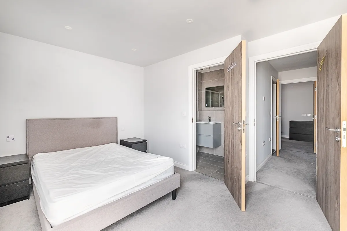 Wells Walk, E7, photo 8