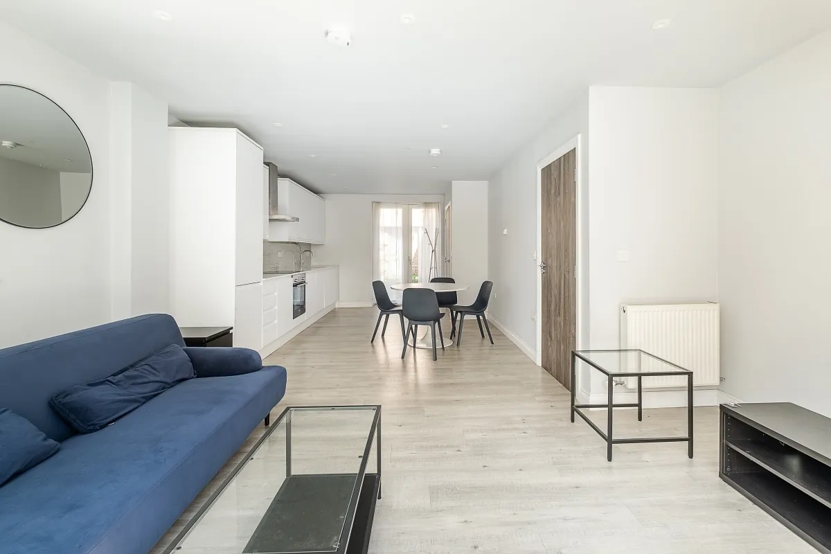 4 bed house to rent — Wells Walk, E7