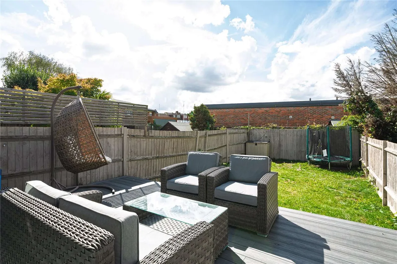 Lower Downs Road, Raynes Park, Wimbledon, SW20 8QQ, photo 6