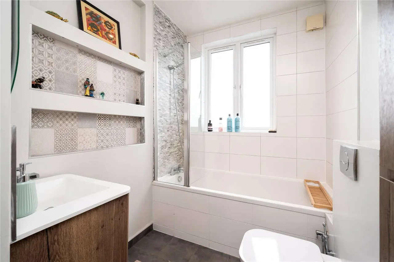 Lower Downs Road, Raynes Park, Wimbledon, SW20 8QQ, photo 9