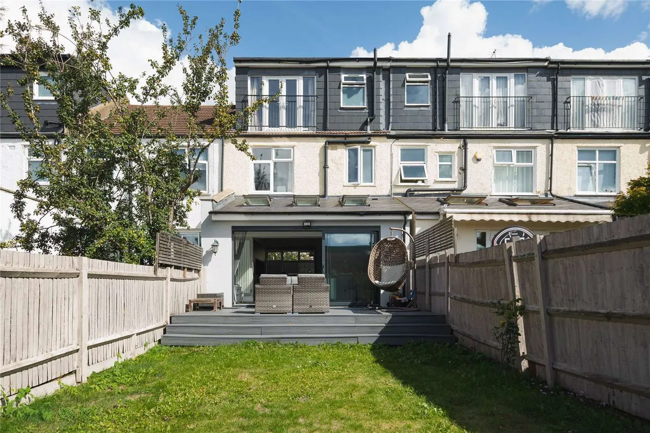 Lower Downs Road, Raynes Park, Wimbledon, SW20 8QQ, photo 3