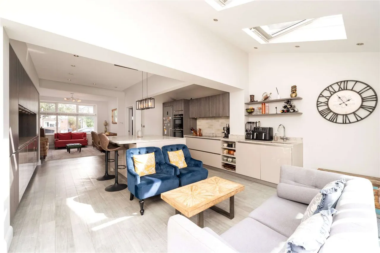 Lower Downs Road, Raynes Park, Wimbledon, SW20 8QQ, photo 4