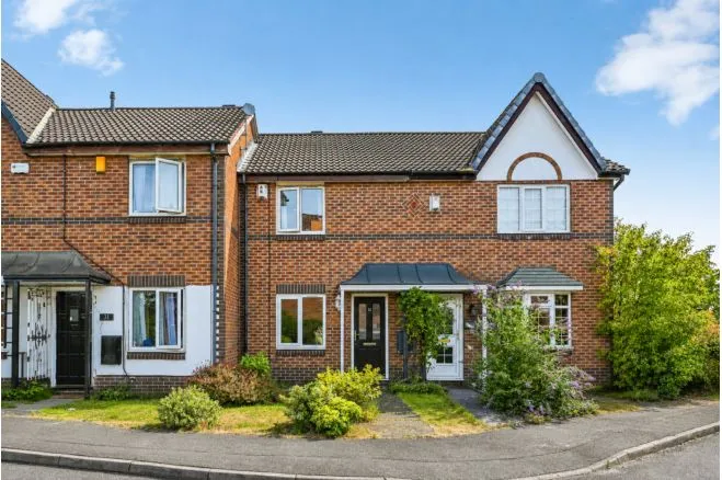 2 bed house for sale — Gardeners Court, Leeds