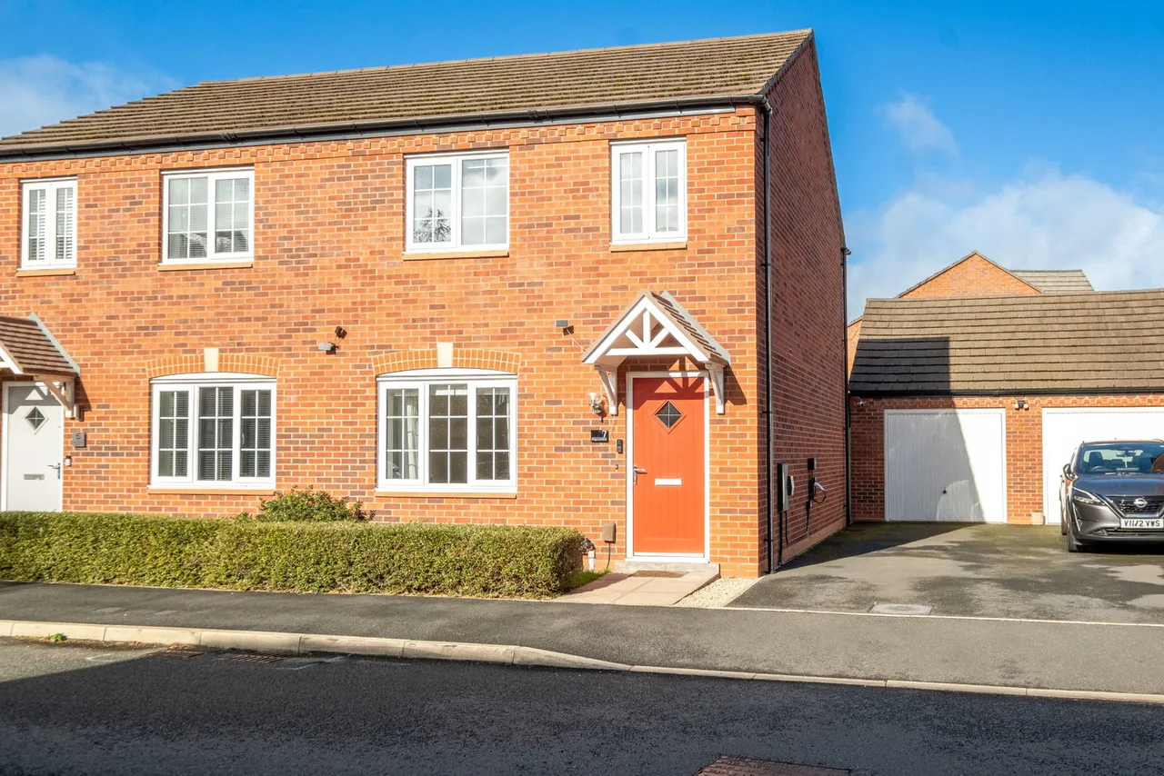 3 bed house for sale, Bridgwood Road, Fradley, WS13