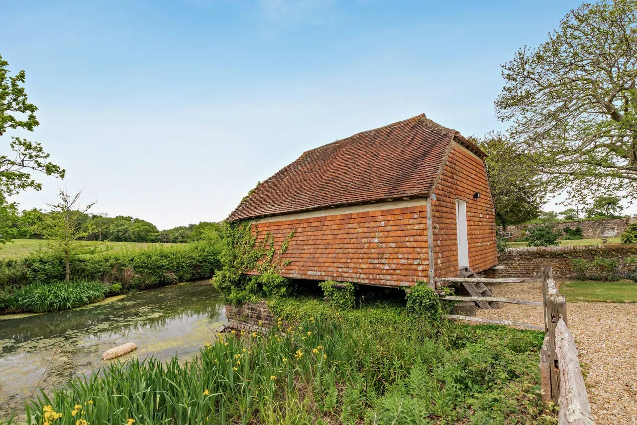 Lyons Road, Slinfold, Horsham, West Sussex, RH13 0QT, photo 6