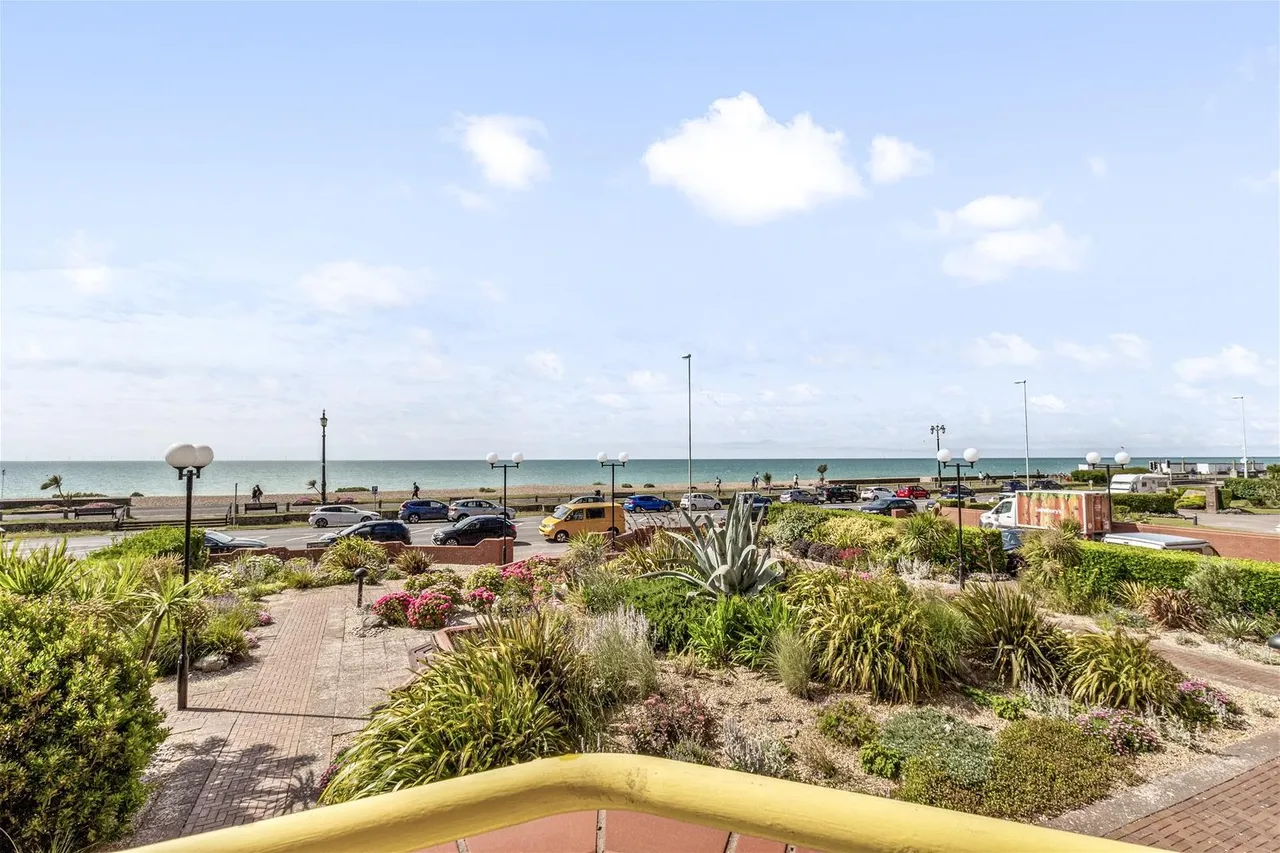 West Parade, Worthing, photo 18
