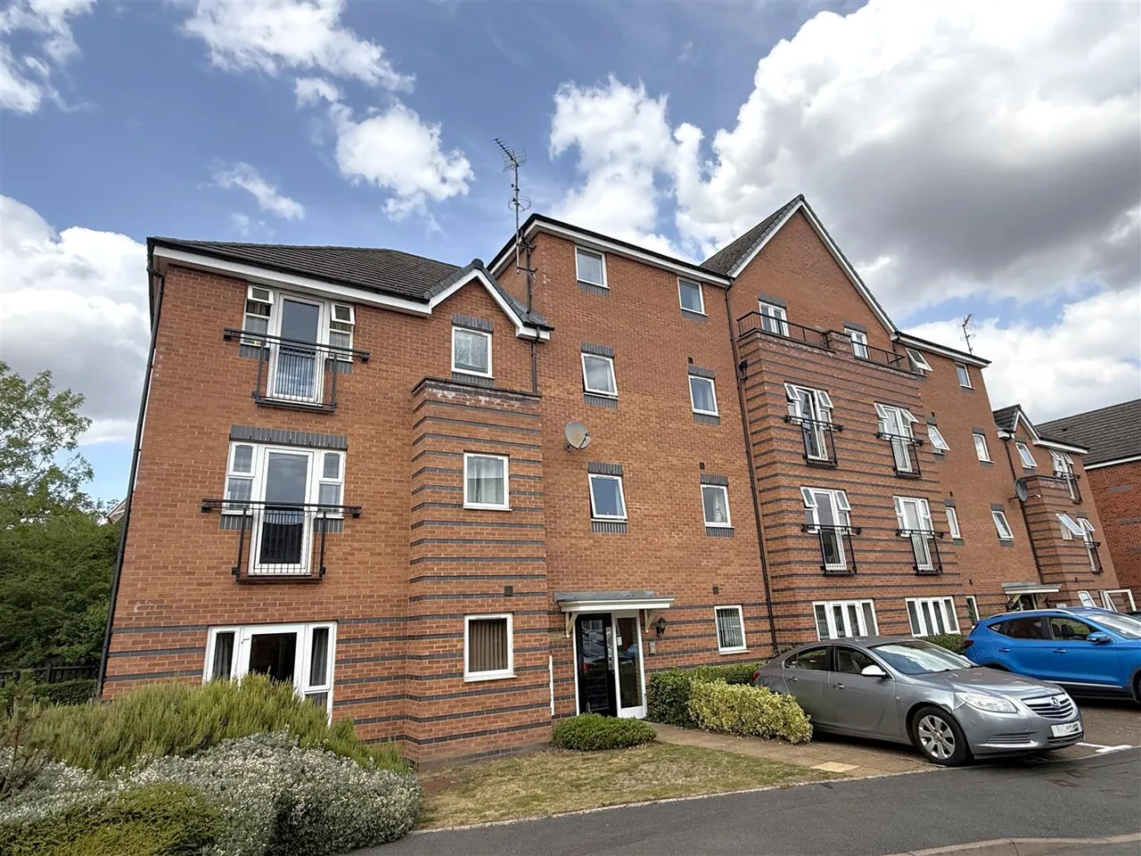 2 bed flat for sale, Pipers Way, Burton-On-Trent, DE14