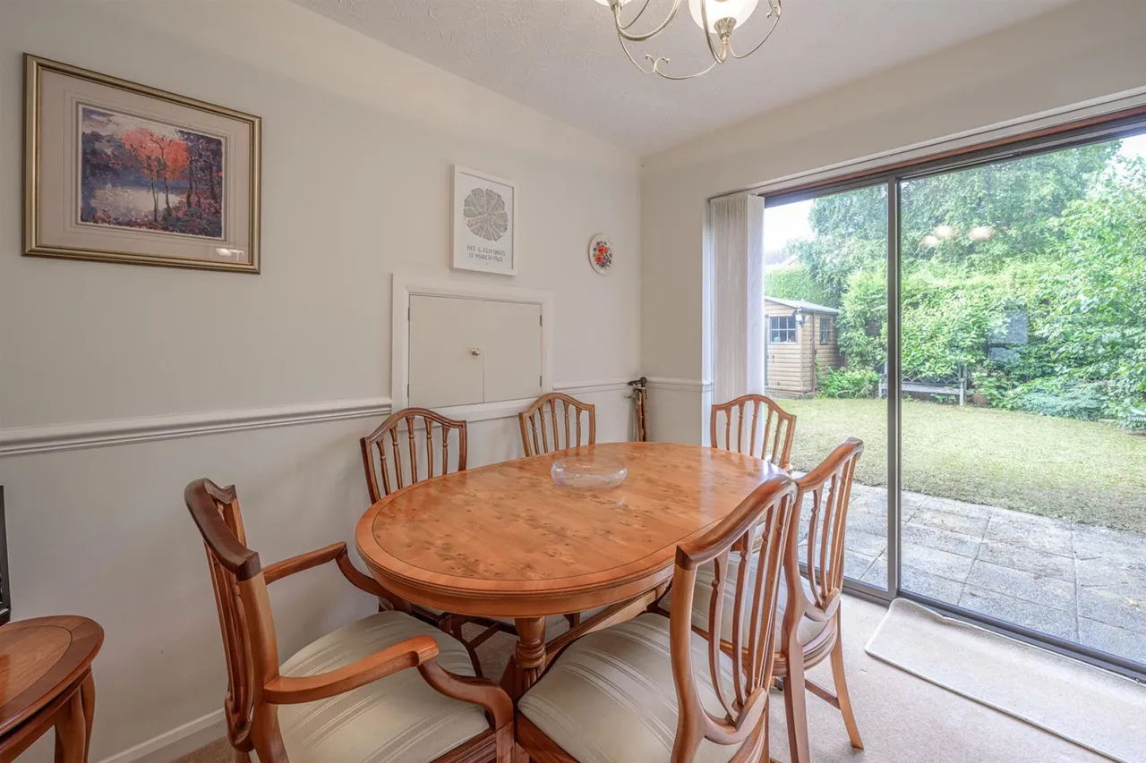 Hinsford Close, Kingswinford, DY6 7LF, photo 6